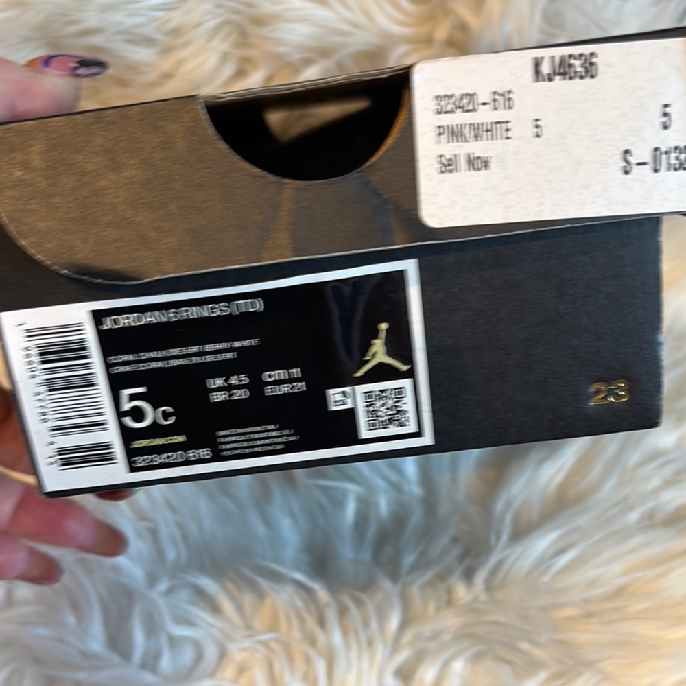 Jordan Pink and White Sneakers with Minimalist Design - Picture 6 of 7